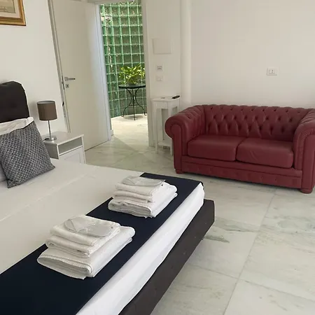 Beb L'alloro 招待所 4*